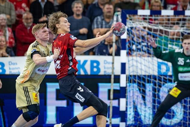 DAIKIN HBL SG Flensburg Handewitt vs TSV Hannover Burgdorf 15 09 25 Thilo Knutzen Nr34, SG Flensburg Handewitt in attack DAIKIN HBL SG Flensburg Handewitt vs TSV Hannover Burgdorf, GP JOULE Arena Flensburg on 15 09 25 Copyright: xBEAUTIFULxSPORTS MarioxM.xKobergx