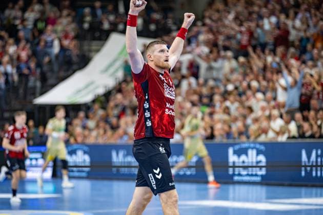 DAIKIN HBL SG Flensburg Handewitt vs. TSV Hannover Burgdorf 15 09 25 Cheering goal celebration with Blaz Blagotinsek No 43, SG Flensburg Handewitt DAIKIN HBL SG Flensburg Handewitt vs. TSV Hannover Burgdorf, GP JOULE Arena Flensburg on 15 09 25 Copyright: xBEAUTIFULxSPORTS MarioxM.xKobergx