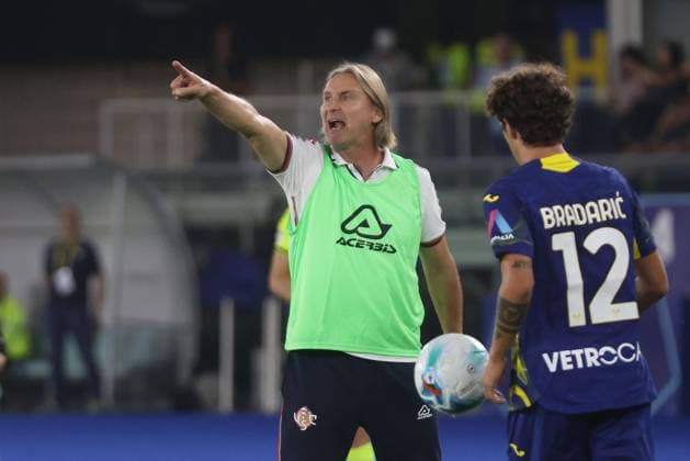 September 15, 2025, Verona, ITALY: US Cremonese s head coach Davide Nicola during the Italian Serie A soccer match Hellas Verona vs US Cremonese at Marcantonio Bentegodi stadium in Verona, Italy 15 september 2025. .ANSA FILIPPO VENEZIA. Serie A - Hellas Verona Vs US Cremonese  - ZUMAa110 20250915_zaf_a110_021 Copyright: xFilippoxVeneziax