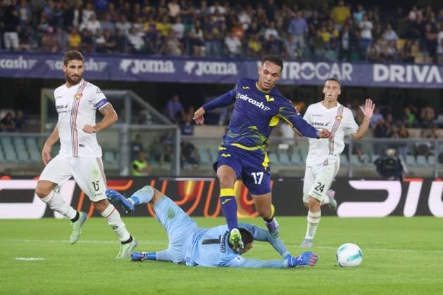 September 15, 2025, Verona, ITALY: Hellas Verona s Giovane scoring chance during the Italian Serie A soccer match Hellas Verona vs US Cremonese at Marcantonio Bentegodi stadium in Verona, Italy 15 september 2025. .ANSA FILIPPO VENEZIA. Serie A - Hellas Verona Vs US Cremonese  - ZUMAa110 20250915_zaf_a110_022 Copyright: xFilippoxVeneziax