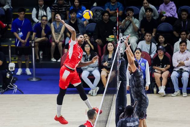 (250915) -- QUEZON CITY, Sept. 15, 2025 -- Wilfredo Leon Venero (L) of Poland competes during the pool B match between Poland and Qatar at the FIVB Men s World Championship, WM, Weltmeisterschaft 2025 in Quezon City, the Philippines, on Sept. 15, 2025. ) (SP)THE PHILIPPINES-QUEZON CITY-VOLLEYBALL-FIVB MEN S WORLD CHAMPIONSHIP 2025-POL VS QAT ROUELLExUMALI 