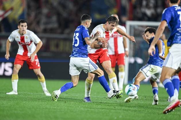 Lorenzo Colombo of Genoa CFC in action during the Italian Serie A football match between Calcio Como and Genoa CFC on 15 of September 2025 at the Giuseppe Senigallia stadium in Como, Italy  Copyright: xTizianoxBallabio IPAxSportx xipa-agency.netx xx IPA_64911292 IPA_Agency_IPA64911292