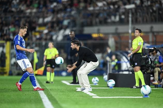 Cesc Fabregas, Head Coach of Calcio Como, during the Italian Serie A football match between Calcio Como and Genoa CFC on 15 of September 2025 at the Giuseppe Senigallia stadium in Como, Italy  Copyright: xTizianoxBallabio IPAxSportx xipa-agency.netx xx IPA_64911317 IPA_Agency_IPA64911317
