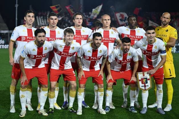 Lineup of Genoa CFC during the Italian Serie A football match between Calcio Como and Genoa CFC on 15 of September 2025 at the Giuseppe Senigallia stadium in Como, Italy  Copyright: xTizianoxBallabio IPAxSportx xipa-agency.netx xx IPA_64911349 IPA_Agency_IPA64911349