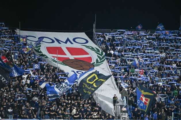 Calcio Como supporters during the Italian Serie A football match between Calcio Como and Genoa CFC on 15 of September 2025 at the Giuseppe Senigallia stadium in Como, Italy  Copyright: xTizianoxBallabio IPAxSportx xipa-agency.netx xx IPA_64911357 IPA_Agency_IPA64911357