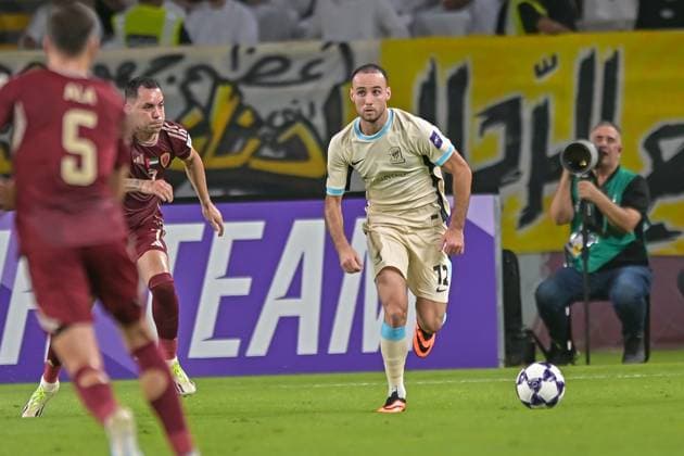Al-Ittihad v Al-Wehda - AFC Champions League ABU DHABI, UNITED ARAB EMIRATES - SEPTEMBER 15: Mario Mitaj (R) of Al-Ittihad in action during the Asian Champions League (AFC) match between Al-Ittihad and Al-Wehda at the Al Nahyan Stadium in Abu Dhabi, United Arab Emirates, on September 15, 2025. Waleed Zein Anadolu Abu Dhabi United Arab Emirates. Editorial use only. Please get in touch for any other usage.  Copyright: x2025xAnadoluxWaleedxZeinx