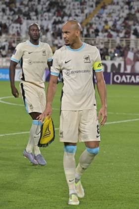 Al-Ittihad v Al-Wehda - AFC Champions League ABU DHABI, UNITED ARAB EMIRATES - SEPTEMBER 15: Fabinho (R) of Al Ittihad in action during the Asian Champions League (AFC) match between Al-Ittihad and Al-Wehda at the Al Nahyan Stadium in Abu Dhabi, United Arab Emirates, on September 15, 2025. Waleed Zein Anadolu Abu Dhabi United Arab Emirates. Editorial use only. Please get in touch for any other usage.  Copyright: x2025xAnadoluxWaleedxZeinx