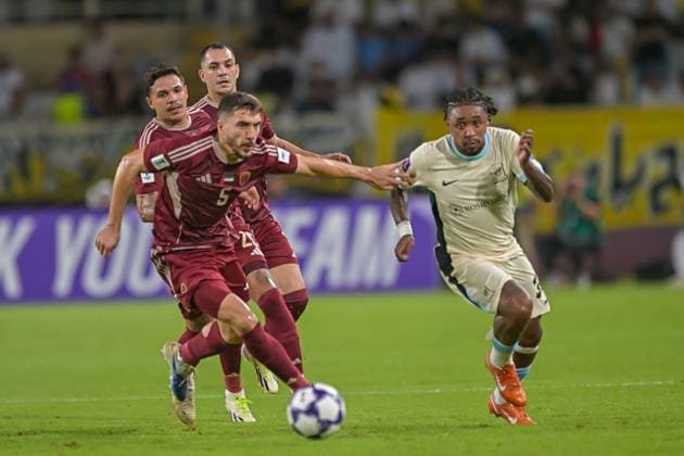 Al-Ittihad v Al-Wehda - AFC Champions League ABU DHABI, UNITED ARAB EMIRATES - SEPTEMBER 15: Alaeddine Zouhirof (L) of Al Wehda in action during the Asian Champions League (AFC) match between Al-Ittihad and Al-Wehda at the Al Nahyan Stadium in Abu Dhabi, United Arab Emirates, on September 15, 2025. Waleed Zein Anadolu Abu Dhabi United Arab Emirates. Editorial use only. Please get in touch for any other usage.  Copyright: x2025xAnadoluxWaleedxZeinx
