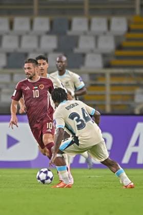 Al-Ittihad v Al-Wehda - AFC Champions League ABU DHABI, UNITED ARAB EMIRATES - SEPTEMBER 15: Steven Bergwijn (R) of Al Ittihad in action during the Asian Champions League (AFC) match between Al-Ittihad and Al-Wehda at the Al Nahyan Stadium in Abu Dhabi, United Arab Emirates, on September 15, 2025. Waleed Zein Anadolu Abu Dhabi United Arab Emirates. Editorial use only. Please get in touch for any other usage.  Copyright: x2025xAnadoluxWaleedxZeinx