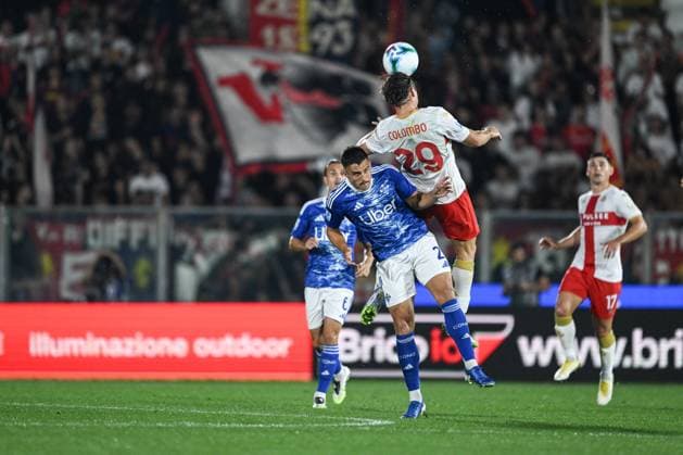 CALCIO - Serie A - Como 1907 vs Genoa CFC Lorenzo Colombo of Genoa CFC in action during the Italian Serie A football match between Calcio Como and Genoa CFC on 15 of September 2025 at the Giuseppe Senigallia stadium in Como, Italy Como Italy  Copyright: xIPAxSport ABACAx