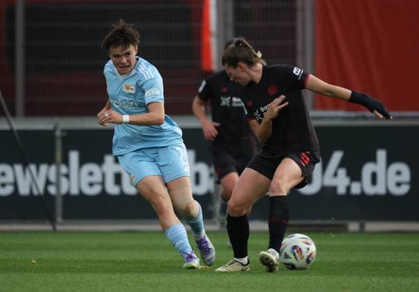 Tomke Schneider FCU, L and Claudia Wenger B04 , Leverkusen, Germany 15 09 2025, Frauen Bundesliga, 2 Spieltag, Bayer 04 Leverkusen 1 FC Union Berlin