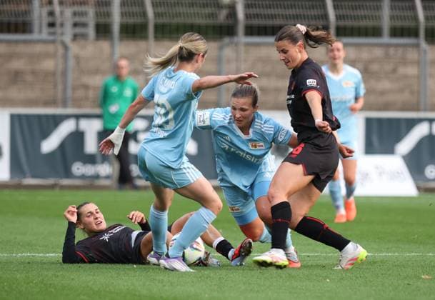 V l Carlotta Wamser B04 , Eileen Campbell FCU , Dina Orschmann FCU and Katharina Piljic B04 , Leverkusen, Germany 15 09 2025, Womens Bundesliga, Matchday 2, Bayer 04 Leverkusen 1 FC Union Berlin