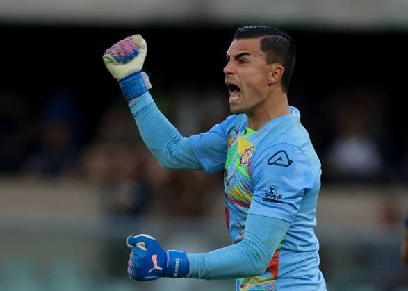 Verona, Italy, 15th September 2025. Emil Audero of US Cremonese reacts during the Hellas Verona vs US Cremonese Serie A match at Marc Antonio Bentegodi, Verona. Picture credit should read: Jonathan Moscrop Sportimage EDITORIAL USE ONLY. No use with unauthorised audio, video, data, fixture lists, club league logos or live services. Online in-match use limited to 120 images, no video emulation. No use in betting, games or single club league player publications. SPI_066_JM_HELLAS_CREMONESE_ SPI-4121-0065