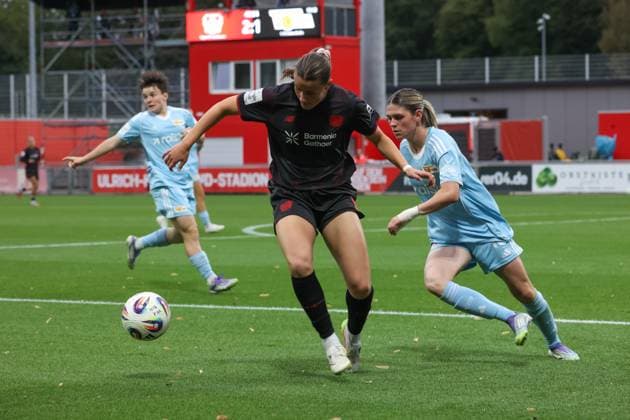 Katharina Piljic B04, M and Eileen Campbell FCU , Leverkusen, Germany 15 09 2025, Womens Bundesliga, Matchday 2, Bayer 04 Leverkusen 1 FC Union Berlin