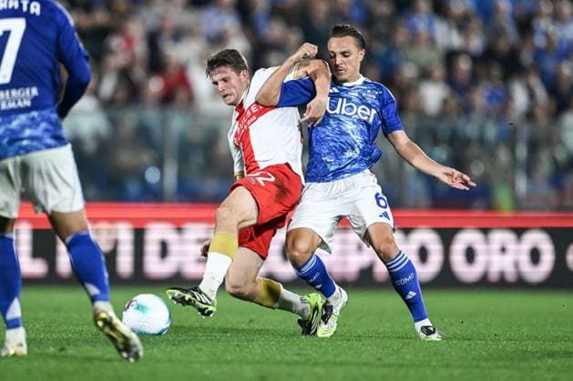 Maxence Caqueret of Calcio Como in action during the Italian Serie A football match between Calcio Como and Genoa CFC on 15 of September 2025 at the Giuseppe Senigallia stadium in Como, Italy  Copyright: xTizianoxBallabio IPAxSportx xipa-agency.netx xx IPA_64912621 IPA_Agency_IPA64912621