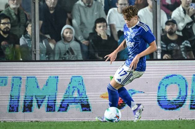 Jesus Rodriguez of Calcio Como in action during the Italian Serie A football match between Calcio Como and Genoa CFC on 15 of September 2025 at the Giuseppe Senigallia stadium in Como, Italy  Copyright: xTizianoxBallabio IPAxSportx xipa-agency.netx xx IPA_64912627 IPA_Agency_IPA64912627