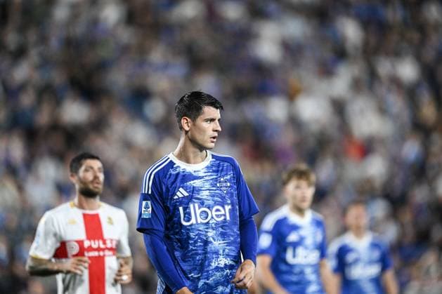 Alvaro Morata of Calcio Como in action during the Italian Serie A football match between Calcio Como and Genoa CFC on 15 of September 2025 at the Giuseppe Senigallia stadium in Como, Italy  Copyright: xTizianoxBallabio IPAxSportx xipa-agency.netx xx IPA_64912656 IPA_Agency_IPA64912656