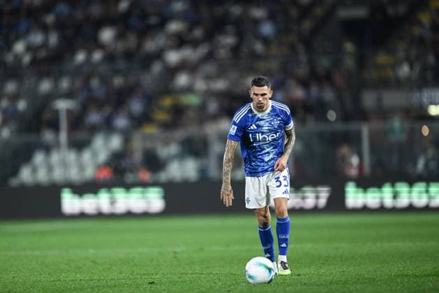 Lucas da Cunha of Calcio Como in action during the Italian Serie A football match between Calcio Como and Genoa CFC on 15 of September 2025 at the Giuseppe Senigallia stadium in Como, Italy  Copyright: xTizianoxBallabio IPAxSportx xipa-agency.netx xx IPA_64912659 IPA_Agency_IPA64912659
