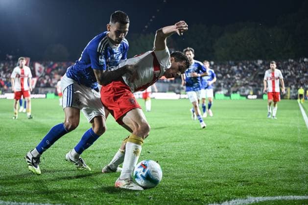 Lucas da Cunha of Calcio Como in action during the Italian Serie A football match between Calcio Como and Genoa CFC on 15 of September 2025 at the Giuseppe Senigallia stadium in Como, Italy  Copyright: xTizianoxBallabio IPAxSportx xipa-agency.netx xx IPA_64912674 IPA_Agency_IPA64912674