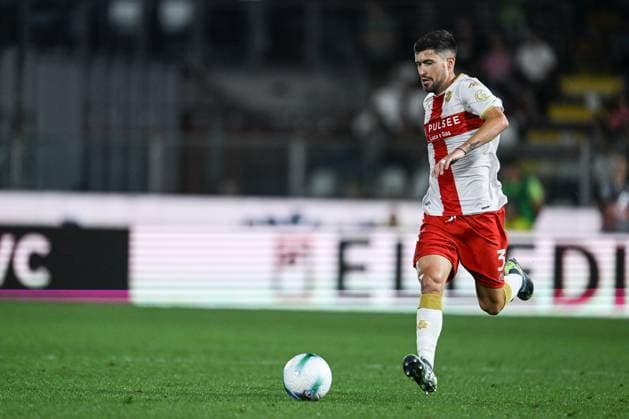 Aaron Martin of Genoa CFC in action during the Italian Serie A football match between Calcio Como and Genoa CFC on 15 of September 2025 at the Giuseppe Senigallia stadium in Como, Italy  Copyright: xTizianoxBallabio IPAxSportx xipa-agency.netx xx IPA_64912677 IPA_Agency_IPA64912677