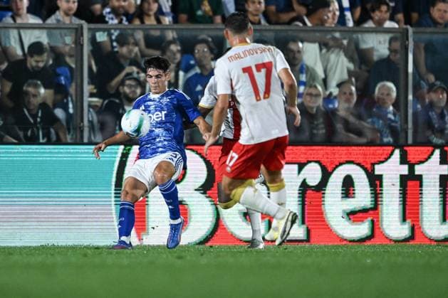 CALCIO - Serie A - Como 1907 vs Genoa CFC Alex Valle of Calcio Como in action during the Italian Serie A football match between Calcio Como and Genoa CFC on 15 of September 2025 at the Giuseppe Senigallia stadium in Como, Italy Como Italy  Copyright: xIPAxSport ABACAx
