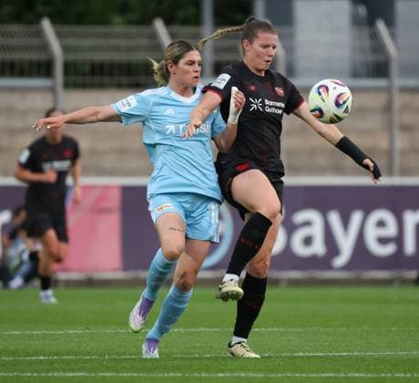Eileen Campbell FCU, L and Claudia Wenger B04 , Leverkusen, Germany 15 09 2025, Womens Bundesliga, Matchday 2, Bayer 04 Leverkusen 1 FC Union Berlin