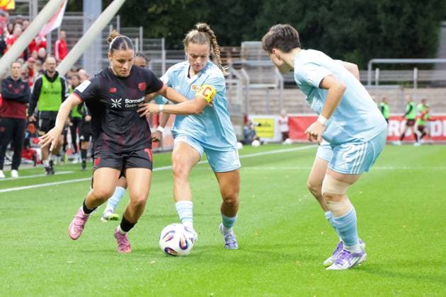 15 09 2025, xgrfx, Soccer Google Pixel Women Bundesliga, Bayer Leverkusen 1 FC Union Berlin v l Valentina Mädl Bayer Leverkusen , Lisa Heiseler, Tomke Schneider 1 F Union Berlin DFL DFB REGULATIONS PROHIBIT ANY USE OF PHOTOGRAPHS as IMAGE SEQUENCES and or QUASI VIDEO Leverkusen