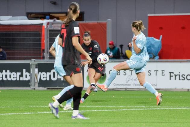 15 09 2025, xgrfx, Soccer Google Pixel Women Bundesliga, Bayer Leverkusen 1 FC Union Berlin v l Goal, Carlotta Wamser Bayer Leverkusen DFL DFB REGULATIONS PROHIBIT ANY USE OF PHOTOGRAPHS as IMAGE SEQUENCES and or QUASI VIDEO Leverkusen
