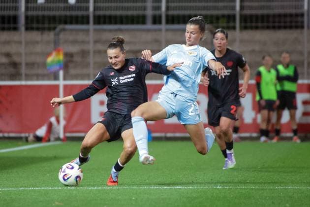 15 09 2025, xgrfx, Soccer Google Pixel Women Bundesliga, Bayer Leverkusen 1 FC Union Berlin v l Carlotta Wamser Bayer Leverkusen , Nele Bauereisen 1 FC Union Berlin DFL DFB REGULATIONS PROHIBIT ANY USE OF PHOTOGRAPHS as IMAGE SEQUENCES and or QUASI VIDEO Leverkusen