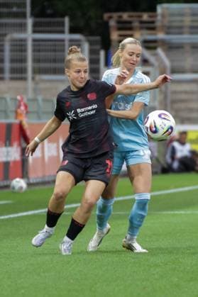 15 09 2025, xgrfx, Soccer Google Pixel Women Bundesliga, Bayer Leverkusen 1 FC Union Berlin v l Kristin Kögel Bayer Leverkusen , Judith Steinert 1 FC Union Berlin DFL DFB REGULATIONS PROHIBIT ANY USE OF PHOTOGRAPHS as IMAGE SEQUENCES and or QUASI VIDEO Leverkusen