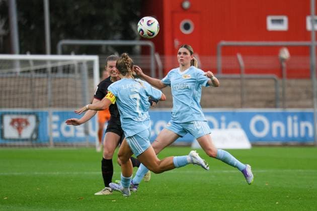Leverkusen, Germany 15 September 2025 1 FBL 2025 2026 Bayer 04 Leverkusen vs FC Union Berlin Pictured from left in a duel Claudia Wenger Bayer Leverkusen , Lisa Heiseler Union Berlin and Eileen Campbell Union Berlin DFB regulations prohibit any use of photographs as image sequences and or quasi video Ulrich Haberland Stadion Nordrhein Westfalen Copyright: xFotostandx xFantinix
