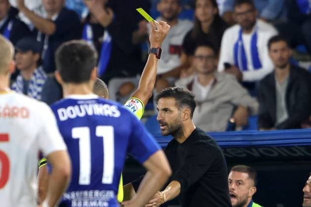 NICOLAS NICO PAZ, Como, Serie A, 2025-26, Como vs Genoa 1-1, 15-09-2025, Azione, Action, Gesti, Close up, Ammonizione, Yellow card SERIE A 2025-26 COMO-GENOA 1-1