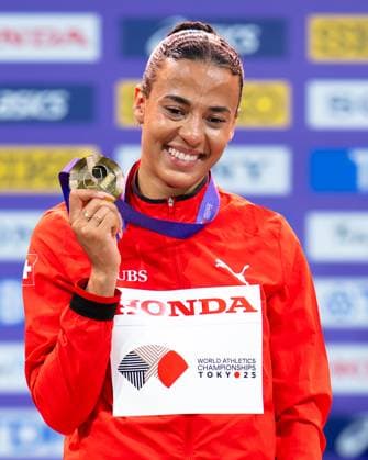 World Athletics Championships Tokyo, 16 09 2025 Ditaji Kambundji with the gold medal at the World Athletics Championships in Tokyo on September 16, 2025 Copyright: xBEAUTIFULxSPORTS TobiasxLacknerx