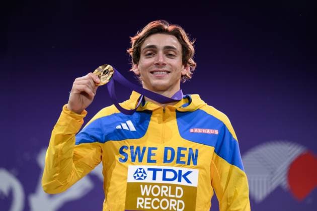 250916 Armand Duplantis of Sweden celebrates at the medal ceremony for the men™s pole vault during day 4 of the 2025 World Athletics Championships on September 16, 2025 in Tokyo Photo Joel Marklund BILDBYRAN kod JM JM0732 bbeng friidrott athletics friidrett 2025 world athletics championships world athletics championships tokyo 25 friidrotts vm friidretts vm vm jubel sverige världsrekord  Copyright: JOELxMARKLUND BB250916JM001