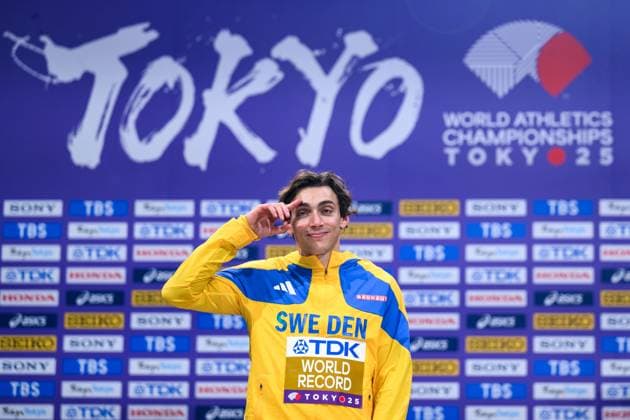 250916 Armand Duplantis of Sweden celebrates at the medal ceremony for the men™s pole vault during day 4 of the 2025 World Athletics Championships on September 16, 2025 in Tokyo Photo Joel Marklund BILDBYRAN kod JM JM0732 bbeng friidrott athletics friidrett 2025 world athletics championships world athletics championships tokyo 25 friidrotts vm friidretts vm vm jubel sverige världsrekord  Copyright: JOELxMARKLUND BB250916JM003
