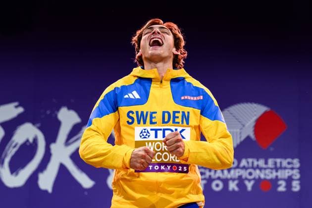 250916 Armand Duplantis of Sweden celebrates at the medal ceremony for the men™s pole vault during day 4 of the 2025 World Athletics Championships on September 16, 2025 in Tokyo Photo Joel Marklund BILDBYRAN kod JM JM0732 bbeng friidrott athletics friidrett 2025 world athletics championships world athletics championships tokyo 25 friidrotts vm friidretts vm vm jubel sverige världsrekord  Copyright: JOELxMARKLUND BB250916JM005