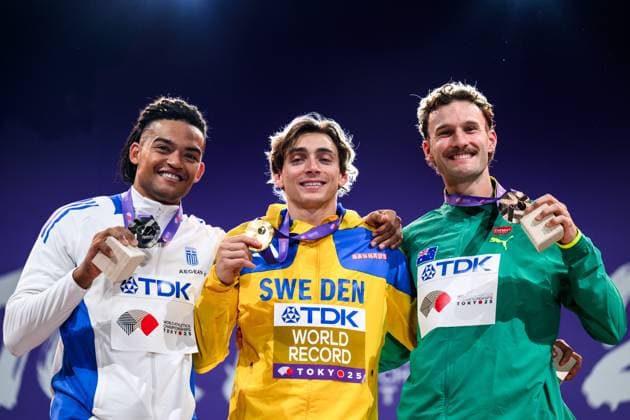 250916 Emmanouil Karalis of Greece, Armand Duplantis of Sweden and Kurtis Marschall of Australia celebrate at the medal ceremony for men™s pole vault during day 4 of the 2025 World Athletics Championships on September 16, 2025 in Tokyo Photo Joel Marklund BILDBYRAN kod JM JM0732 bbeng friidrott athletics friidrett 2025 world athletics championships world athletics championships tokyo 25 friidrotts vm friidretts vm vm  Copyright: JOELxMARKLUND BB250916JM011