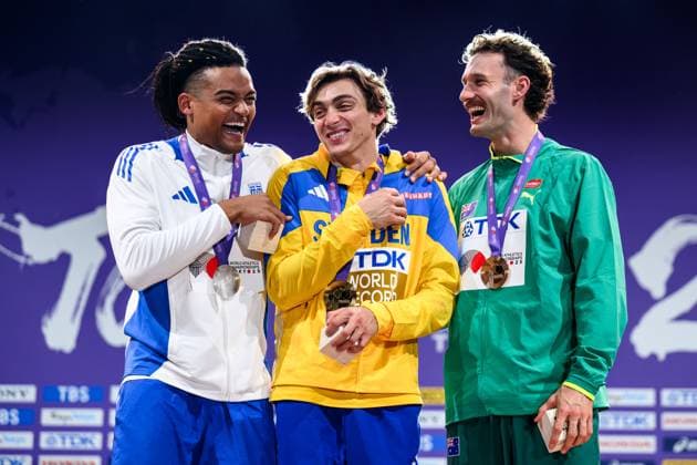 250916 Emmanouil Karalis of Greece, Armand Duplantis of Sweden and Kurtis Marschall of Australia celebrate at the medal ceremony for men™s pole vault during day 4 of the 2025 World Athletics Championships on September 16, 2025 in Tokyo Photo Joel Marklund BILDBYRAN kod JM JM0732 bbeng friidrott athletics friidrett 2025 world athletics championships world athletics championships tokyo 25 friidrotts vm friidretts vm vm jubel  Copyright: JOELxMARKLUND BB250916JM013