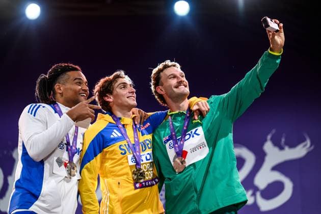 250916 Emmanouil Karalis of Greece, Armand Duplantis of Sweden and Kurtis Marschall of Australia celebrate at the medal ceremony for men™s pole vault during day 4 of the 2025 World Athletics Championships on September 16, 2025 in Tokyo Photo Joel Marklund BILDBYRAN kod JM JM0732 bbeng friidrott athletics friidrett 2025 world athletics championships world athletics championships tokyo 25 friidrotts vm friidretts vm vm jubel  Copyright: JOELxMARKLUND BB250916JM015