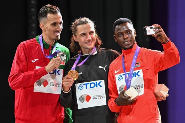 2025.09.16 Tokio Lekkoatletyka Mistrzostwa Swiata N z Soufiane El Bakkali Geordie Beamish Edmund Serem selfie Foto Michal Laudy PressFocus 2025.09.16 Tokyo Athletics World Championships Soufiane El Bakkali Geordie Beamish Edmund Serem selfie Credit: Michal Laudy PressFocus NEWSPIX.PL --- newspix.pl 