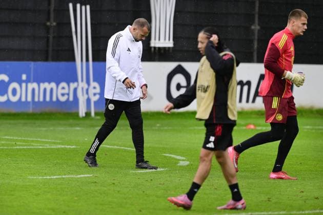 AMSTERDAM - Ajax coach Johnny Heitinga during a training session at De Toekomst in preparation for the Champions League match against Internazionale. ANP OLAF KRAAK xVIxANPxSportx xxANPxIVx 536480868 originalFilename: 536480868.jpg