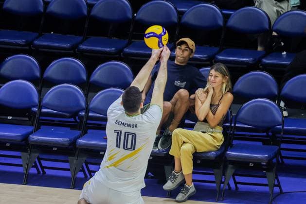 (250916) -- QUEZON CITY, Sept. 16, 2025 -- Yurii Semeniuk of Ukraine competes during the pool F match between Ukraine and Algeria at the FIVB Men s World Championship, WM, Weltmeisterschaft 2025 in Quezon City, the Philippines, on Sept. 16, 2025. ) (SP)THE PHILIPPINES-QUEZON CITY-VOLLEYBALL-FIVB MEN S WORLD CHAMPIONSHIP 2025-UKR VS ALG ROUELLExUMALI 