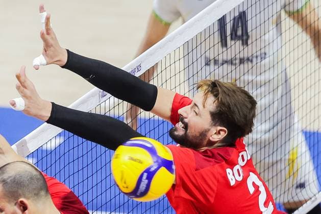 (250916) -- QUEZON CITY, Sept. 16, 2025 -- Sofiane Bouyoucef of Algeria competes during the pool F match between Ukraine and Algeria at the FIVB Men s World Championship, WM, Weltmeisterschaft 2025 in Quezon City, the Philippines, on Sept. 16, 2025. ) (SP)THE PHILIPPINES-QUEZON CITY-VOLLEYBALL-FIVB MEN S WORLD CHAMPIONSHIP 2025-UKR VS ALG ROUELLExUMALI 
