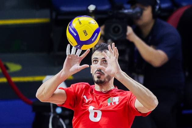 (250916) -- QUEZON CITY, Sept. 16, 2025 -- Amrat Yasser of Algeria competes during the pool F match between Ukraine and Algeria at the FIVB Men s World Championship, WM, Weltmeisterschaft 2025 in Quezon City, the Philippines, on Sept. 16, 2025. ) (SP)THE PHILIPPINES-QUEZON CITY-VOLLEYBALL-FIVB MEN S WORLD CHAMPIONSHIP 2025-UKR VS ALG ROUELLExUMALI 