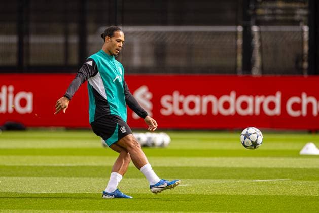 Football - UEFA Champions League - Liverpool FC v AtlÃ tico de Madrid - MD-1 LIVERPOOL, ENGLAND - Tuesday, September 16, 2025: Liverpool s captain Virgil van Dijk during a training session at the AXA Training Centre ahead of the UEFA Champions League match between Liverpool FC and AtlÃ tico de Madrid. (Photo by David Rawcliffe Propaganda) LIVERPOOL AXA Training Centre MERSEYSIDE ENGLAND  Copyright: xDavidxRawcliffex P2025-09-16-Liverpool_Atletico_MD-1-6