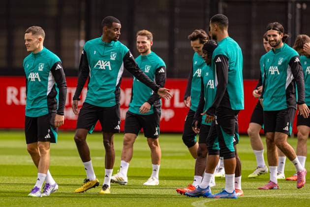 Football - UEFA Champions League - Liverpool FC v AtlÃ tico de Madrid - MD-1 LIVERPOOL, ENGLAND - Tuesday, September 16, 2025: Liverpool s Alexander Isak with his new team-mates during a training session at the AXA Training Centre ahead of the UEFA Champions League match between Liverpool FC and AtlÃ tico de Madrid. (Photo by David Rawcliffe Propaganda) LIVERPOOL AXA Training Centre MERSEYSIDE ENGLAND  Copyright: xDavidxRawcliffex P2025-09-16-Liverpool_Atletico_MD-1-7