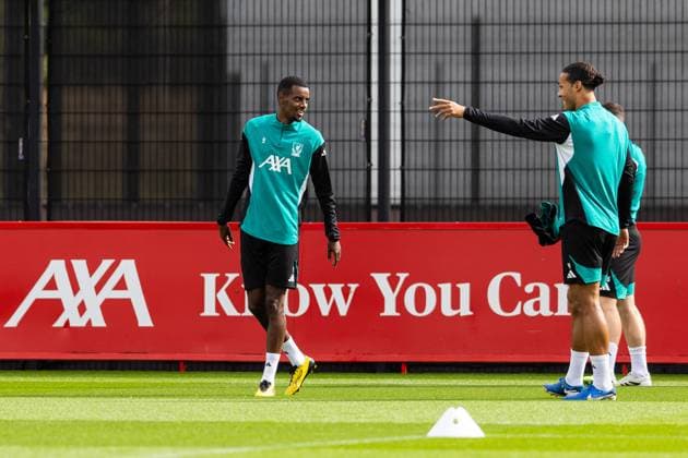 Football - UEFA Champions League - Liverpool FC v AtlÃ tico de Madrid - MD-1 LIVERPOOL, ENGLAND - Tuesday, September 16, 2025: Liverpool s Alexander Isak (L) and captain Virgil van Dijk during a training session at the AXA Training Centre ahead of the UEFA Champions League match between Liverpool FC and AtlÃ tico de Madrid. (Photo by Jessica Hornby Propaganda)  Copyright: xDavidxRawcliffex P2025-09-16-LFC-Training-Atletico-23