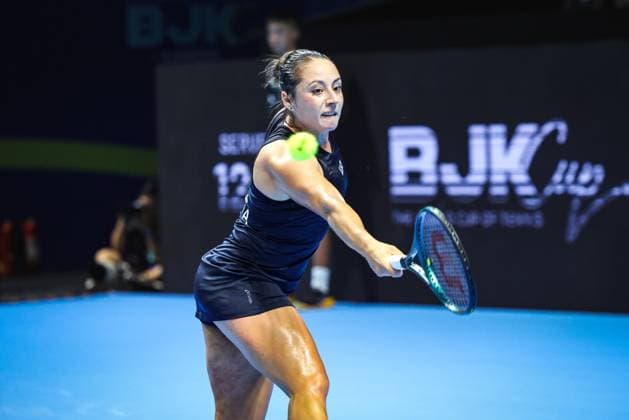 SHENZHEN, CHINA - SEPTEMBER 16: Elisabetta Cocciaretto of Italy competes against Yuan Yue of China in the 2025 Billie Jean King Cup Finals quarterfinal match between Italy and China at Shenzhen Bay Sports Centre Arena on September 16, 2025 in Shenzhen, Guangdong Province ofChina.  Copyright: xVCGx 111591328460
