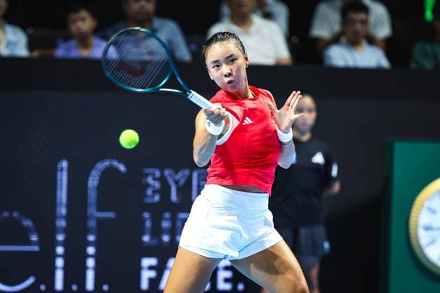 SHENZHEN, CHINA - SEPTEMBER 16: Yuan Yue of China competes against Elisabetta Cocciaretto of Italy in the 2025 Billie Jean King Cup Finals quarterfinal match between Italy and China at Shenzhen Bay Sports Centre Arena on September 16, 2025 in Shenzhen, Guangdong Province ofChina.  Copyright: xVCGx 111591328451