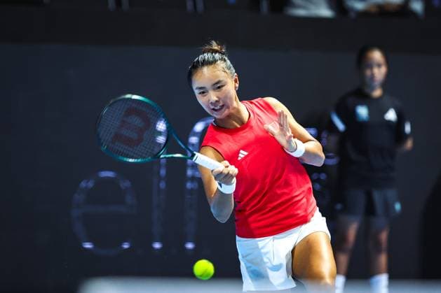 SHENZHEN, CHINA - SEPTEMBER 16: Yuan Yue of China competes against Elisabetta Cocciaretto of Italy in the 2025 Billie Jean King Cup Finals quarterfinal match between Italy and China at Shenzhen Bay Sports Centre Arena on September 16, 2025 in Shenzhen, Guangdong Province ofChina.  Copyright: xVCGx 111591328438